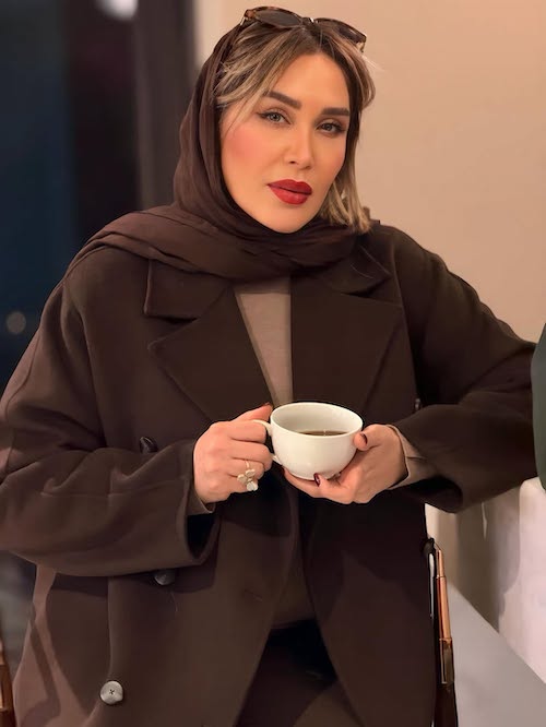 استایل قهوه‌ای سارا منجزی‌پور