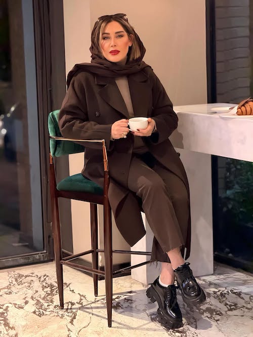 استایل قهوه‌ای سارا منجزی‌پور