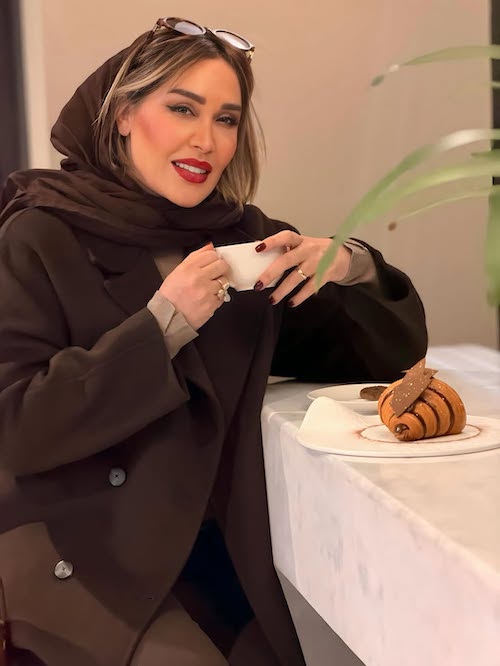 استایل قهوه‌ای سارا منجزی‌پور