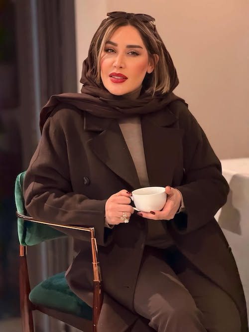 استایل قهوه‌ای سارا منجزی‌پور