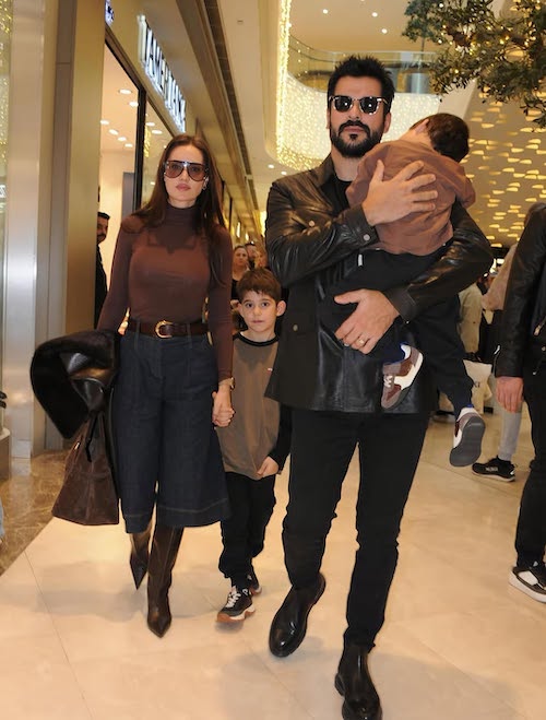 فاحریه اوجن در مرکز خرید