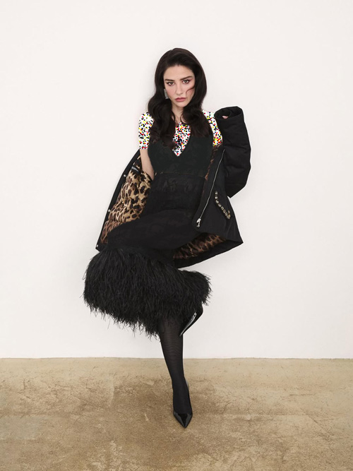 اوزگه گورل روی جلد مجله