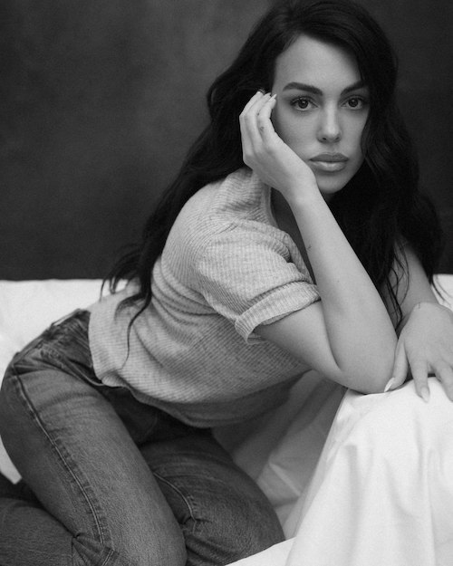 جورجینا روی جلد مجله ووگ