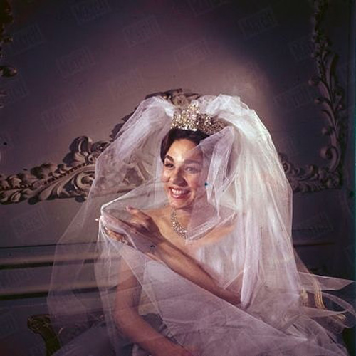 جواهرات فرح دیبا در روز عروسی‌اش