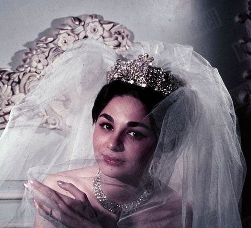 جواهرات فرح دیبا در روز عروسی‌اش