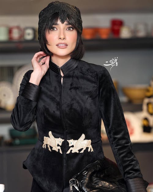 کت مخمل نورا محقق