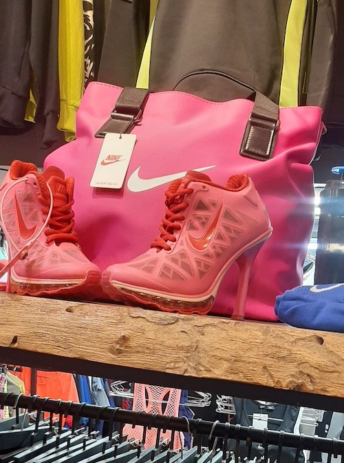 کفش بلاتکلیف