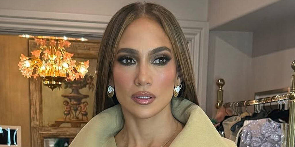 جنیفر لوپز با استایل جدیدش ثابت کرد که در کمال سادگی هم می‌توان جذاب بود!