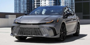 تویوتا کمری؛ ستاره‌ای که در خیابان‌های ایران خاموش نمی‌شود!