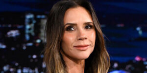 همسر دیوید بکهام با استایل جاسوس‌ها در خیابان دیده شد! این ماسک عجیب لازم بود؟