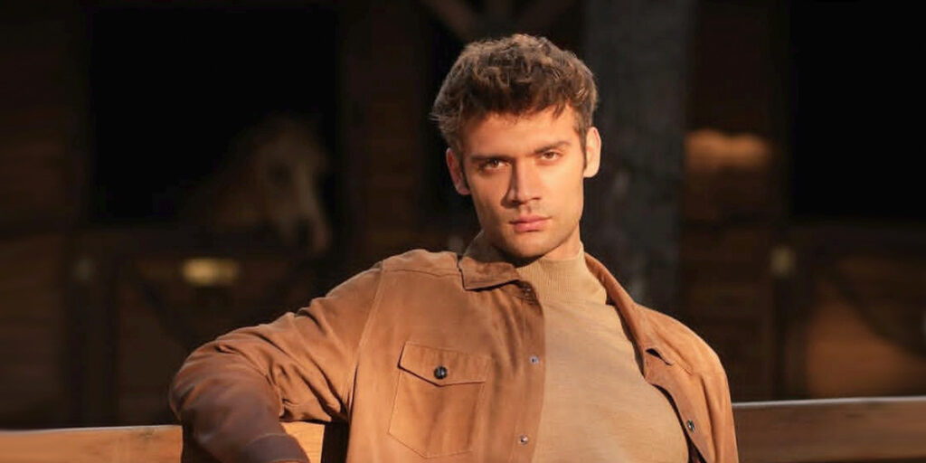 بازیگر مشهور ترک در شیراز دیده شد! آقایان خوش‌پوش استایل او را ببینید و ایده بگیرید