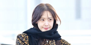 ایم یونا به دنیای خوانندگی بازگشت! استایل او با بلوز توری و بوت‌های جیر چه جذاب شده!