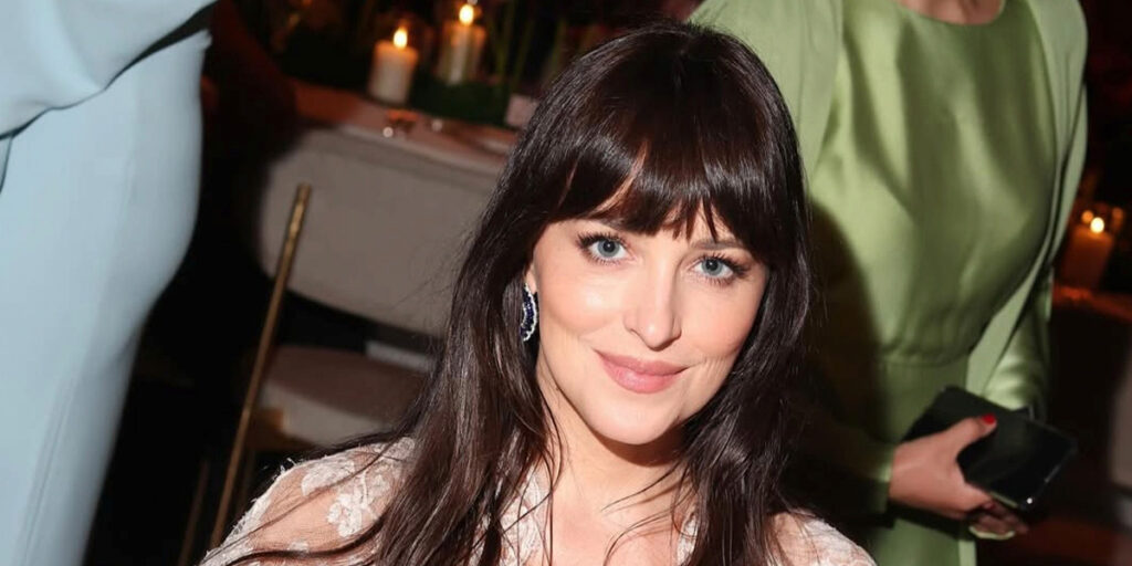 پالتوی بلند داکوتا جانسون