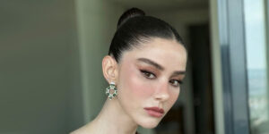 اوزگه گورل جذابیتش را با آرایش و مدل موهای کلاسیک به رخ کشید! تصاویری که باید ببینید