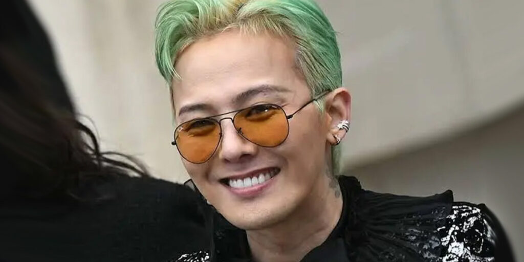 آیدل مشهور کره‌ای روسری مادربزرگش را پوشید و به فرودگاه آمد! این تصاویر را باور نمی‌کنید