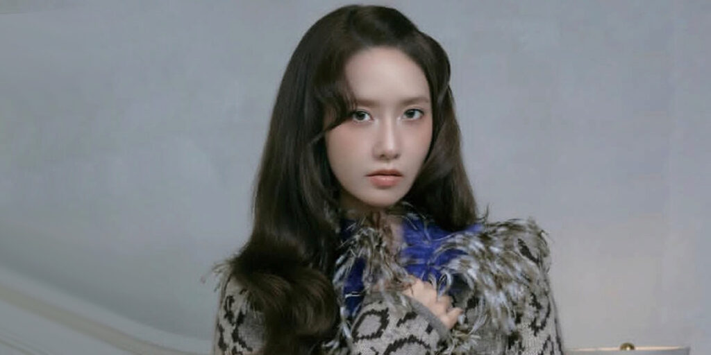 پیراهن مخمل؛ انتخابی همیشه شیک که ستاره کره‌ای هم با آن درخشید!