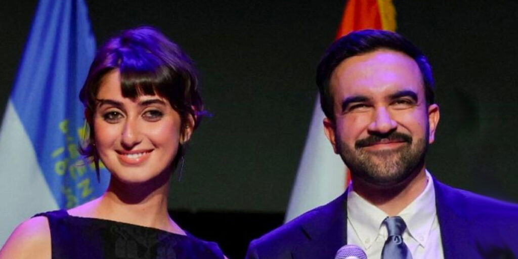 همسر شهردار نیویورک با تیپ‌هایی ساده اما عجیب جلوی دوربین ژست گرفت!