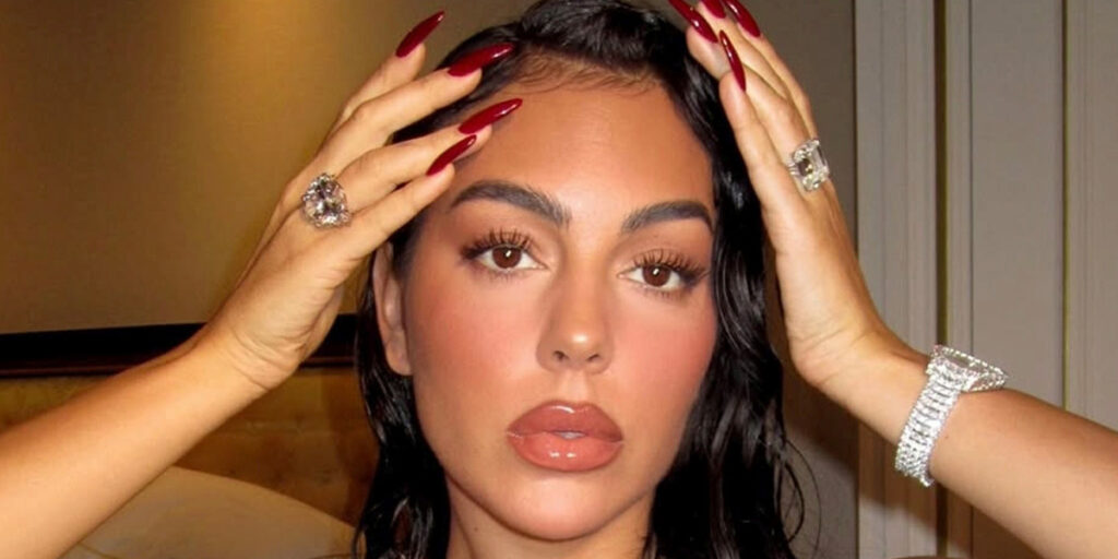 استایل جورجینا رودریگز در مراسم فوتبالی