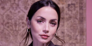 آنا د آرماس با استایلی راحت و شیک از بافت تاریخی جده دیدن کرد!