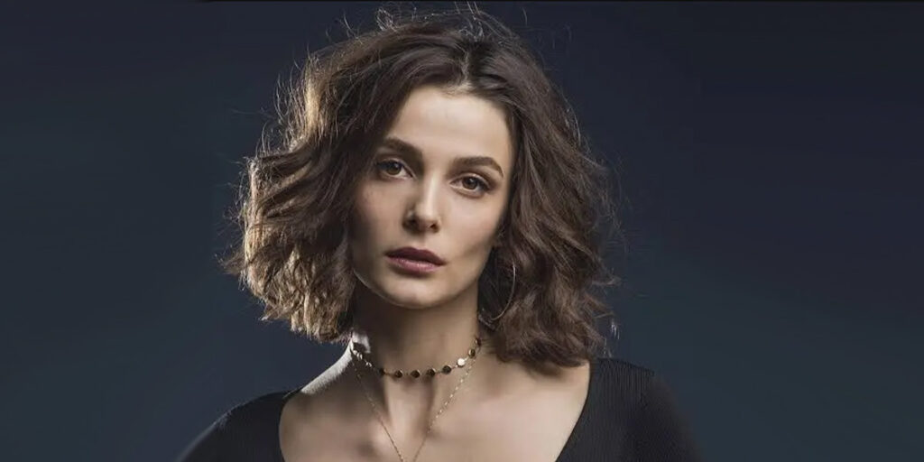 بازیگر سریال «اشرف رویا» از راهکار عجیب خود برای رفع پف چشم پرده برداشت