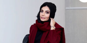 صحرا اسدالهی با کیف عجیبش جلوی دوربین‌های جشن حافظ ژست گرفت