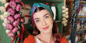 بازیگر سریال «ستاره شمالی» با رژ لب قرمز جذابیتش را به رخ کشید!