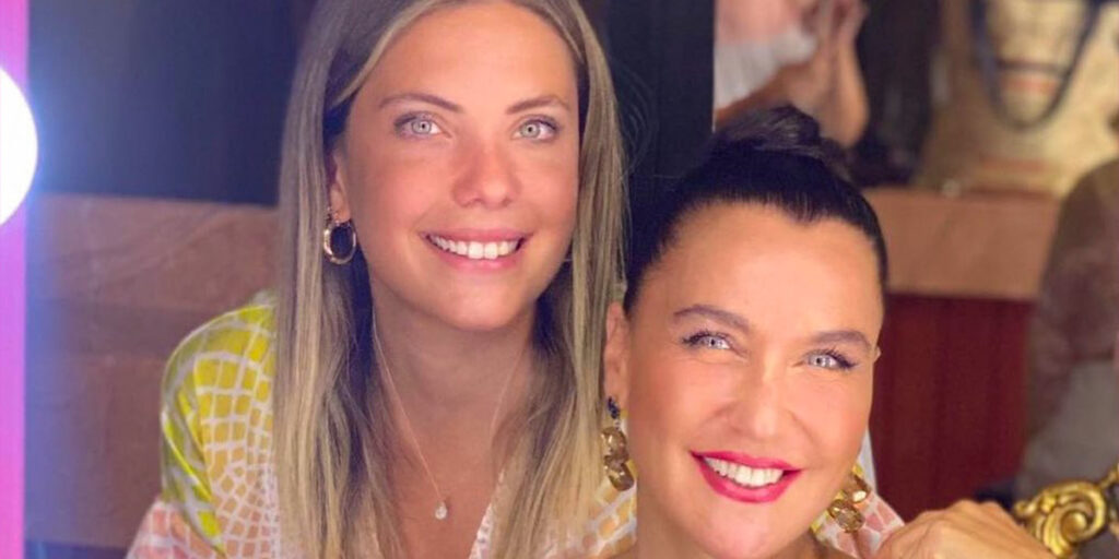 ادا و شوال در مرکز خرید