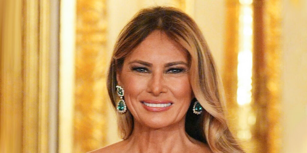 ملانیا ترامپ هم رنگ سال را در تیپ زمستانی‌اش گنجاند؛ سفید را اینگونه ست کنید