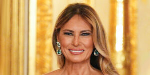 ملانیا ترامپ هم رنگ سال را در تیپ زمستانی‌اش گنجاند؛ سفید را اینگونه ست کنید