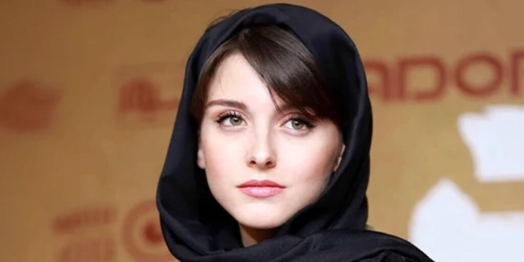 فاطمه مسعودی‌فر با استایلی شیک و خیره‌کننده در جشن حافظ دیده شد!