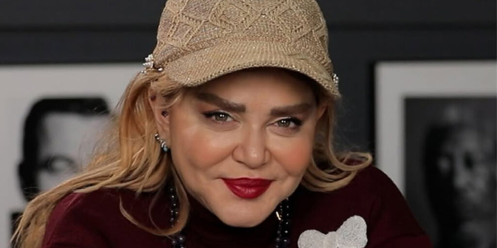 بهاره رهنما با تیپ سلطنتی در جشن حافظ حضور یافت! رنگ اشرافی لباسش را ببینید