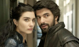 طوبی خانم مشهور سریال‌های ترکی اینبار در پاریس با ترندهای 2026 دل‌ها را برد!