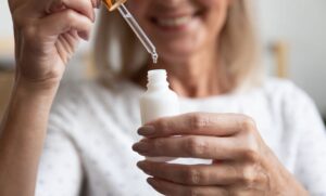 بهترین سرم و بهترین کرم حاوی رتینول برای کاهش چروک پوست کدام است؟