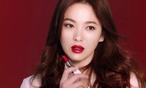 اگر رژ لب قرمز می‌زنید این رنگ رژگونه و سایه چشم را بزنید تا متعادل و شیک باشید