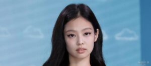 وقتی سفر هم صحنه فشن می‌شود؛ استایل زمستانی دختر خوشگل بلک پینک در ژاپن