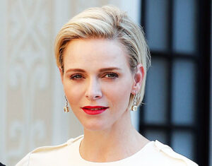 زیبایی مسحورکننده شاهدخت موناکو در یک مراسم؛ وقتی مشکی یک رنگ سلطنتی می‌شود!