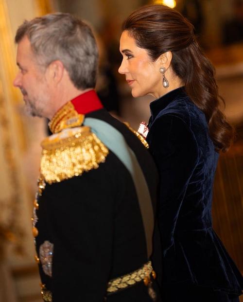 لباس مخمل ملکه مری دانمارک