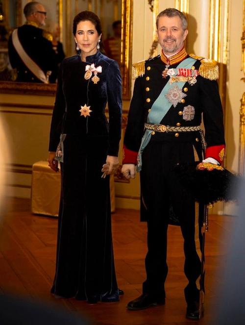 لباس مخمل ملکه مری دانمارک