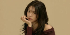 بازیگر مشهور کره‌ای با پیراهنی شیک و جسورانه روی فرش قرمز دیده شد!