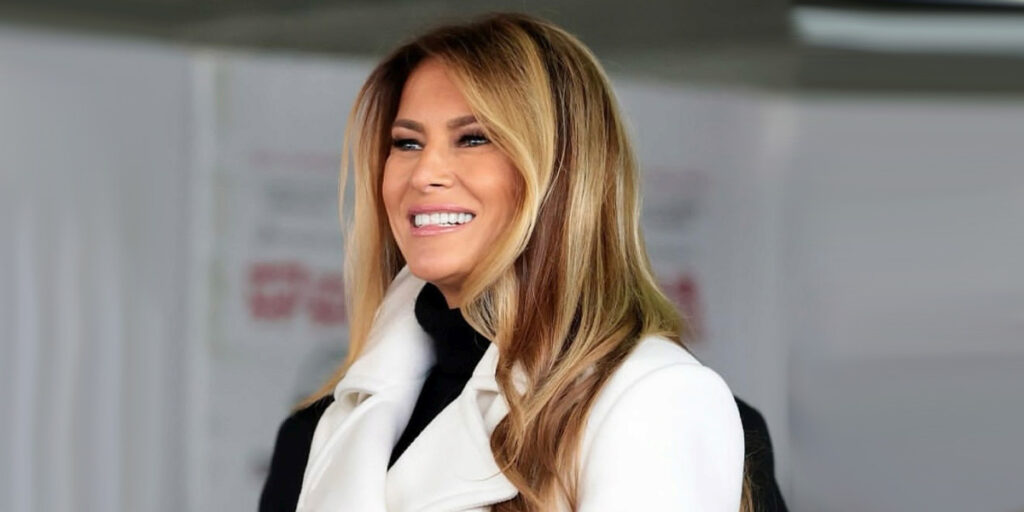 ملانیا ترامپ در مهمانی سال نو با برق پیراهنش همه چشم‌ها را خیره کرد!