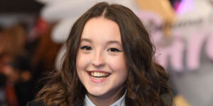 دختر کوچولوی «بازی تاج و تخت» با استایلی منحصربه‌فرد روی فرش قرمز آمد