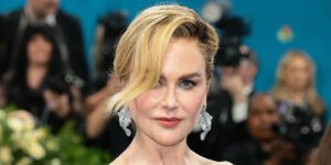 نیکول کیدمن استایل لوکس فرودگاهی‌اش را با موهای فرفری تکمیل کرد!