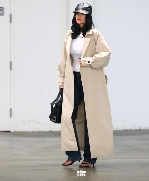 ترنچکت بلند کرمی در استایل سلبریتیها