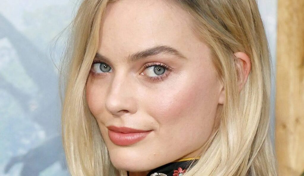 وقتی مخمل و الماس کنار هم می‌آیند؛ استایل لوکس مارگو رابی در پاریس