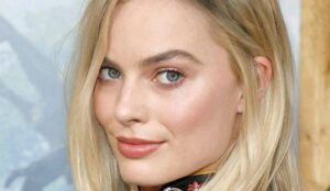 وقتی مخمل و الماس کنار هم می‌آیند؛ استایل لوکس مارگو رابی در پاریس