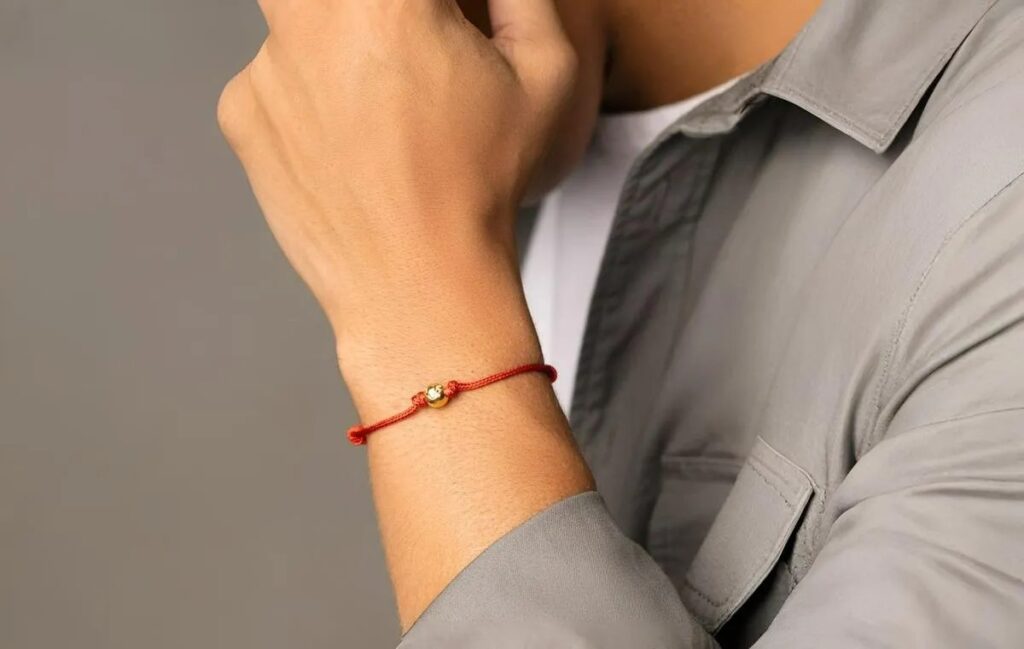 افسانه دستبند رد استرینگ