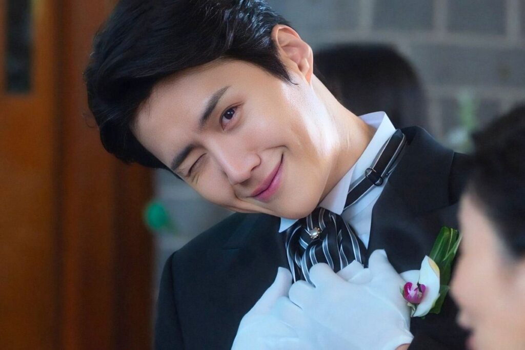 گوگولی‌ترین پسر سریال‌های کره‌ای با استایل متفاوتش در هفته مد پاریس نگاه‌ها را خیره کرد