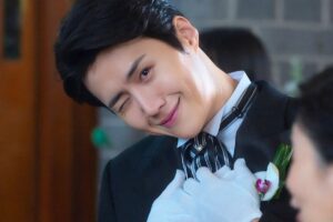 گوگولی‌ترین پسر سریال‌های کره‌ای با استایل متفاوتش در هفته مد پاریس نگاه‌ها را خیره کرد