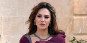 «ناره» سریال شهر دور این‌بار در نقش یک فشن آیکون؛ استایل متفاوت صحرا شاش