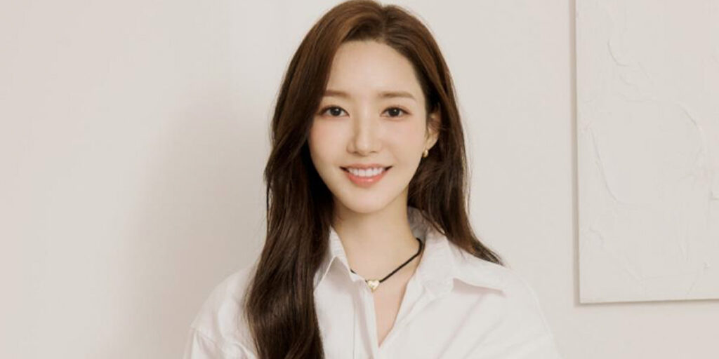 بعد از 8 سال، همان رنگ و همان زیبایی؛ چرا استایل جدید پارک مین یونگ خبرساز شد؟